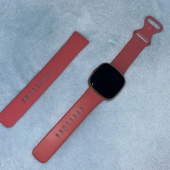 Fitbit versa red and rose deals gold